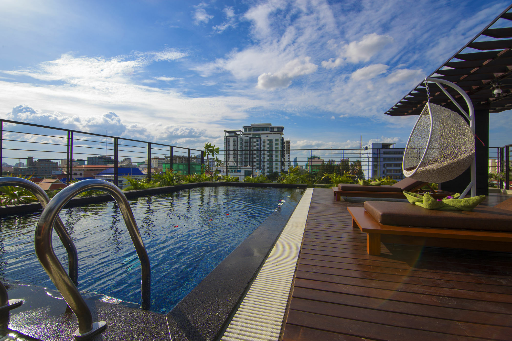 The Palm Boutique Hotel & Residence 프놈펜 외부 사진