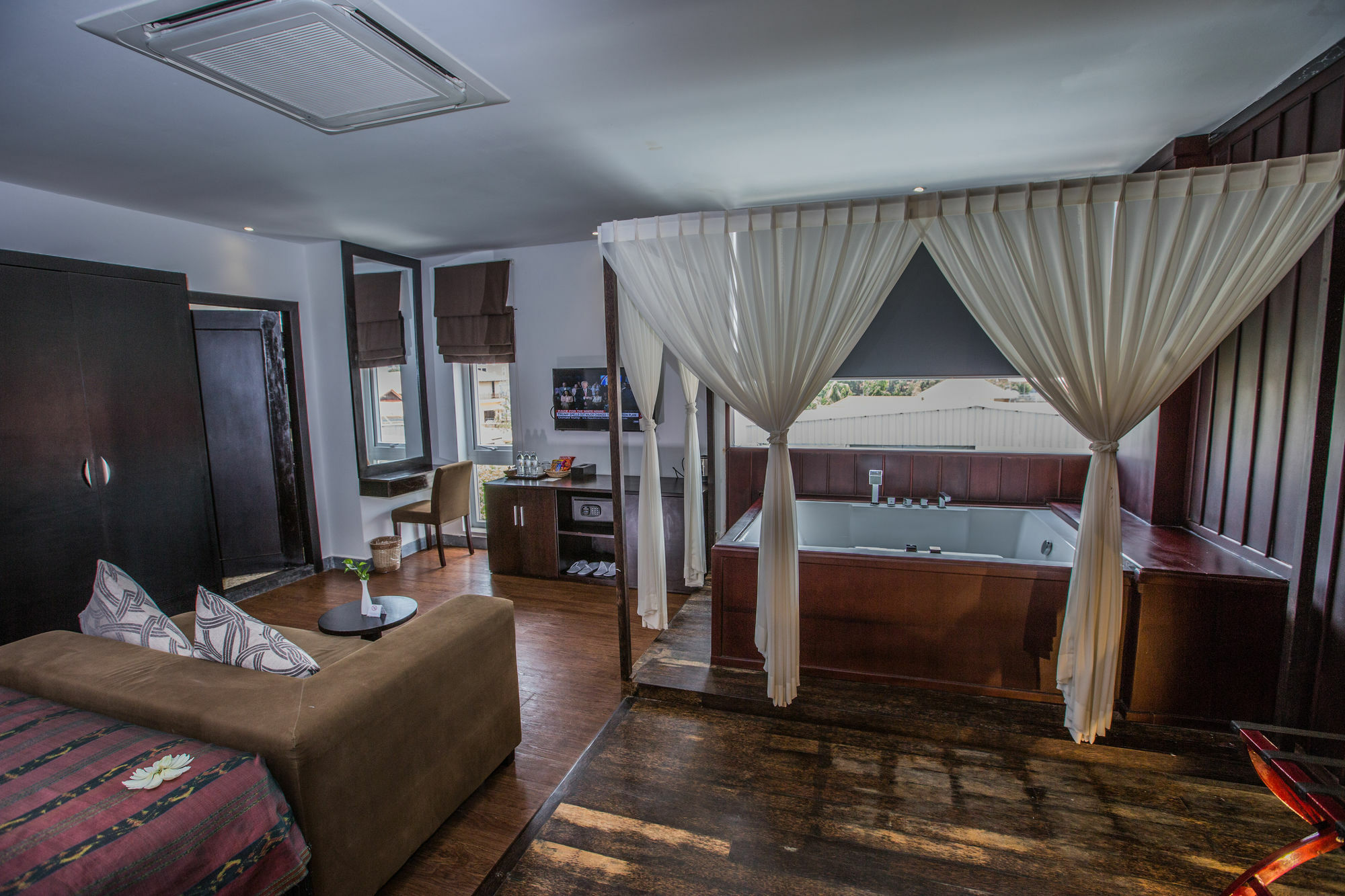 The Palm Boutique Hotel & Residence 프놈펜 외부 사진