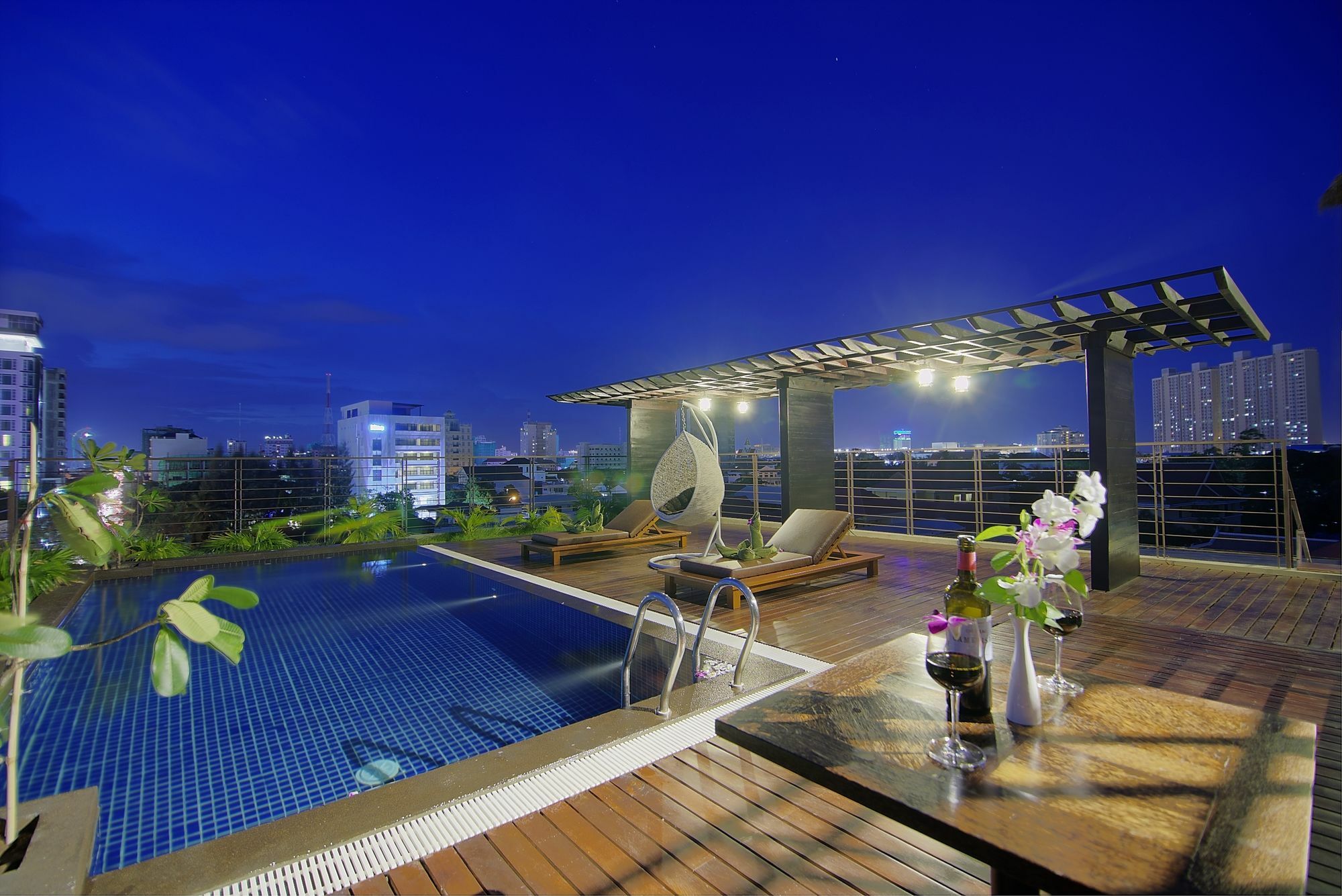The Palm Boutique Hotel & Residence 프놈펜 외부 사진